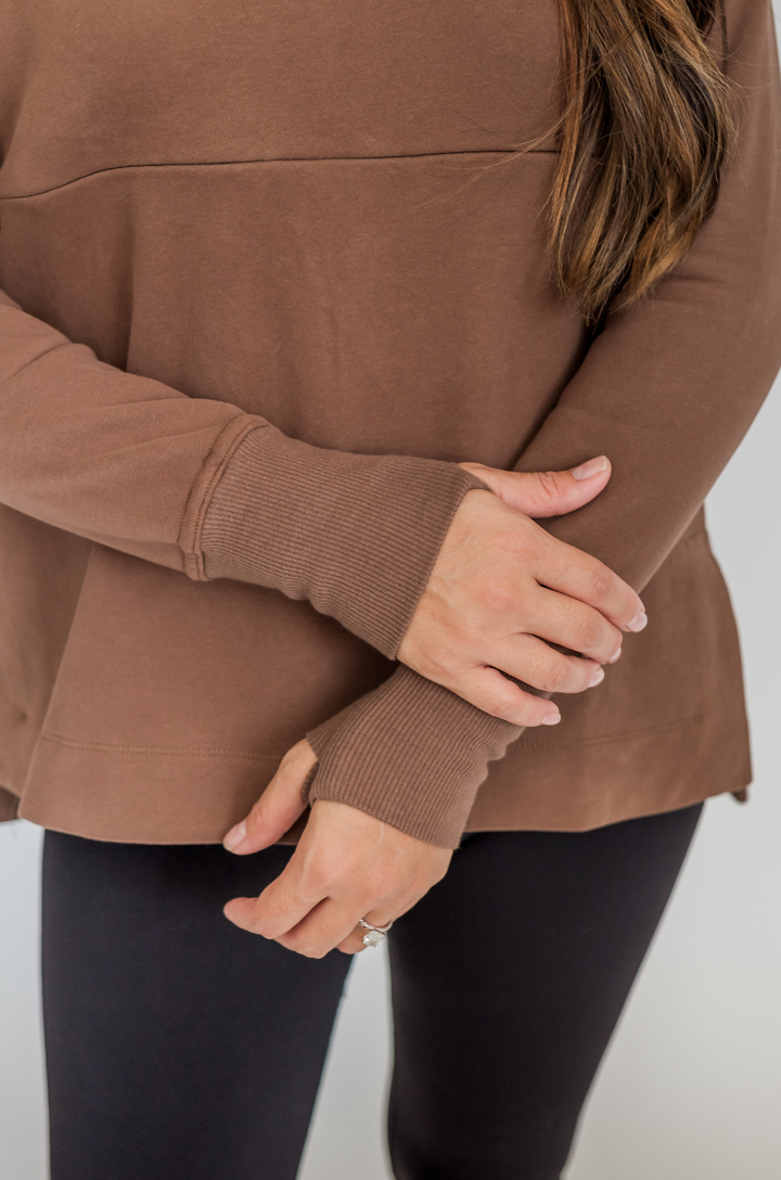 Thumbholes on the breastfeeding nursing tunic in brown