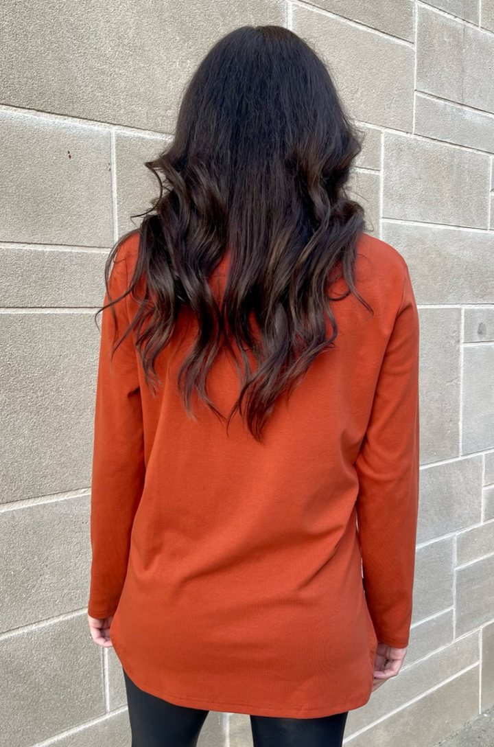Back view of rust breastfeeding tunic top with smooth back and extended length